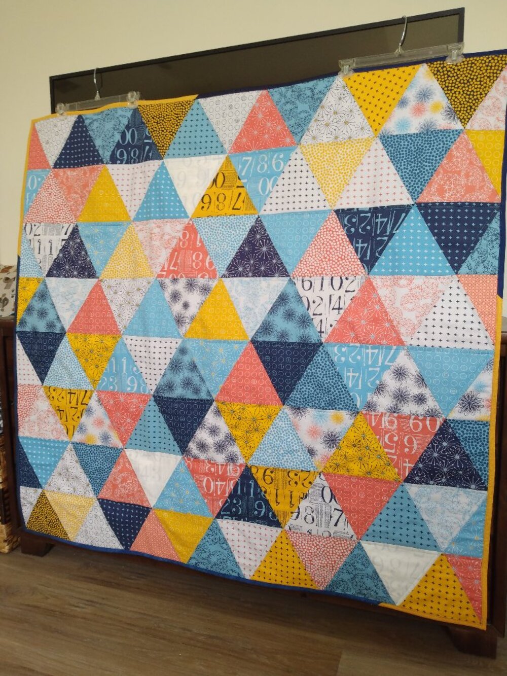🔼🔽▶️◀️ BN MODERN TRIANGLE DESIGN LAP QUILT BLUE YELLOW WHITE